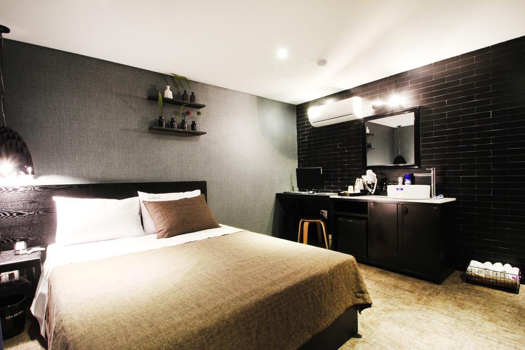 17Th Hotel Yeonje Экстерьер фото